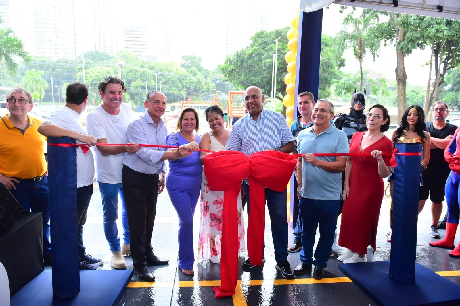 Prefeitura de Goiânia reinaugura praça no Setor Pedro Ludovico com playground e pet place
