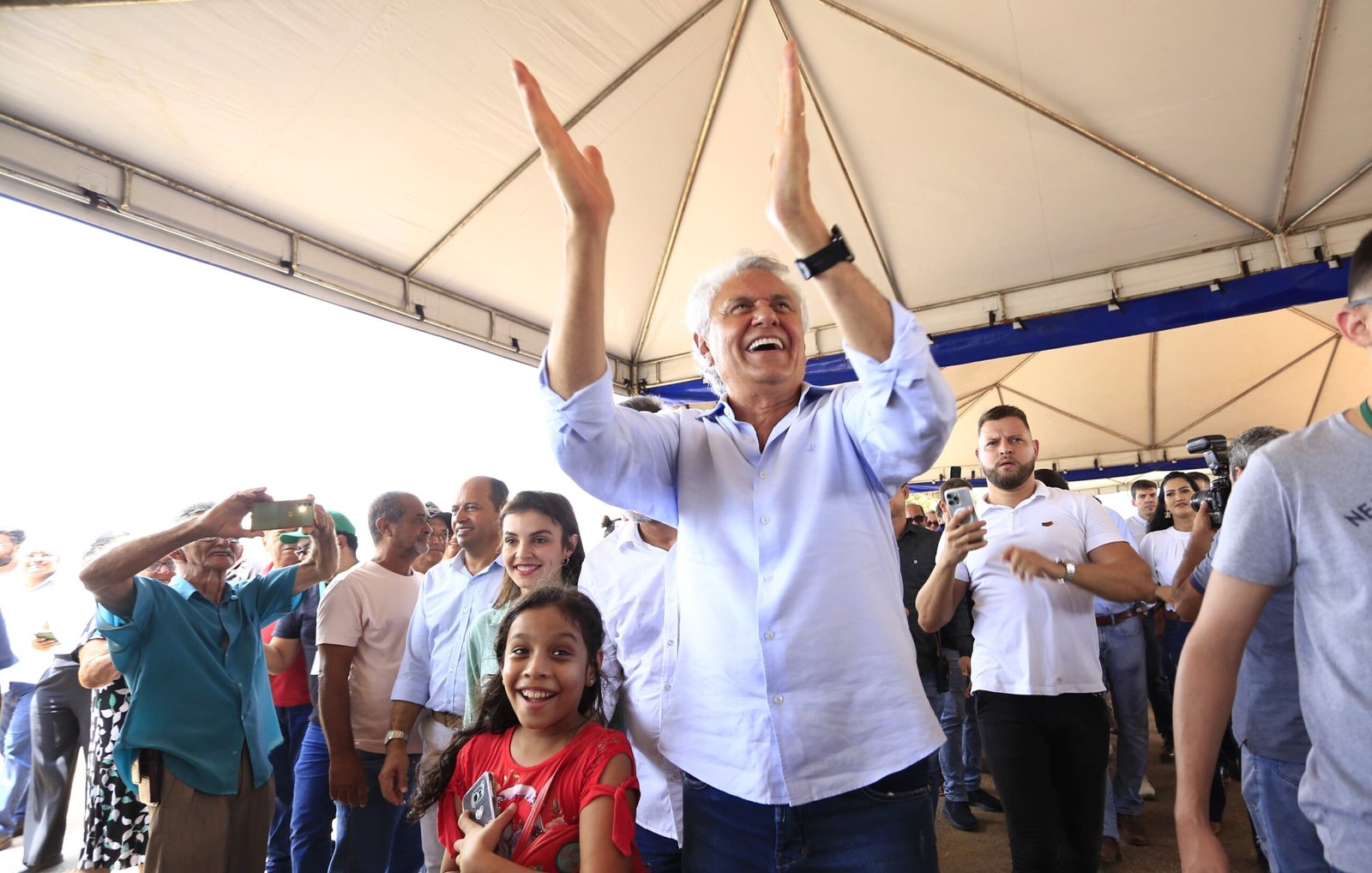 Estamos cuidando dessa região para dar dignidade ao povo que aqui vive”, afirma Caiado durante entrega de asfalto na GO-156