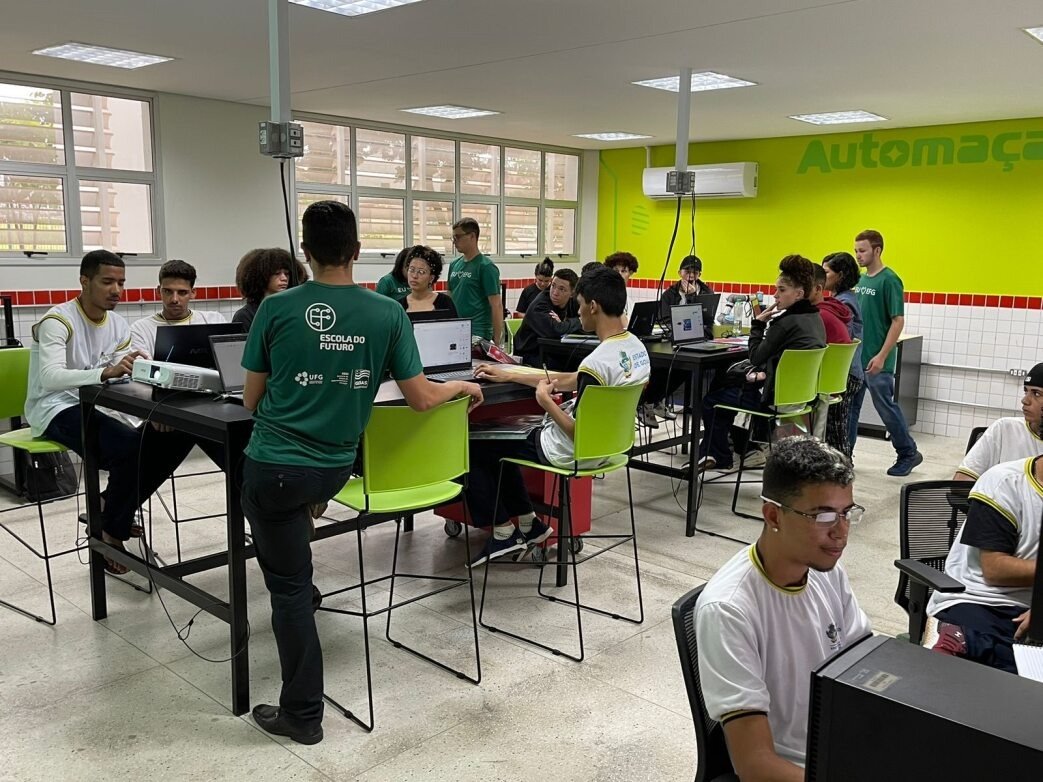 As Escolas do Futuro de Goiás estão oferecendo mais de 700 vagas em cursos gratuitos de tecnologia